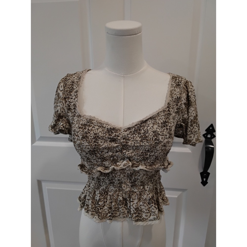 ASTR the Label Smocked Floral Crop Top Cream Black Short Sleeve M